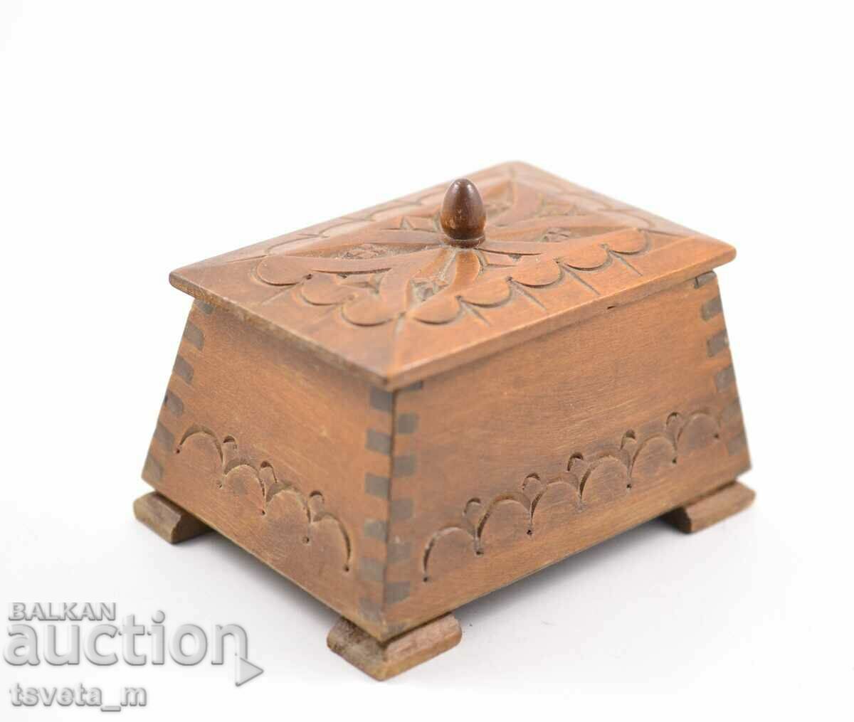 Wooden box carved walnut - 5 Wooden box carved walnut - 5