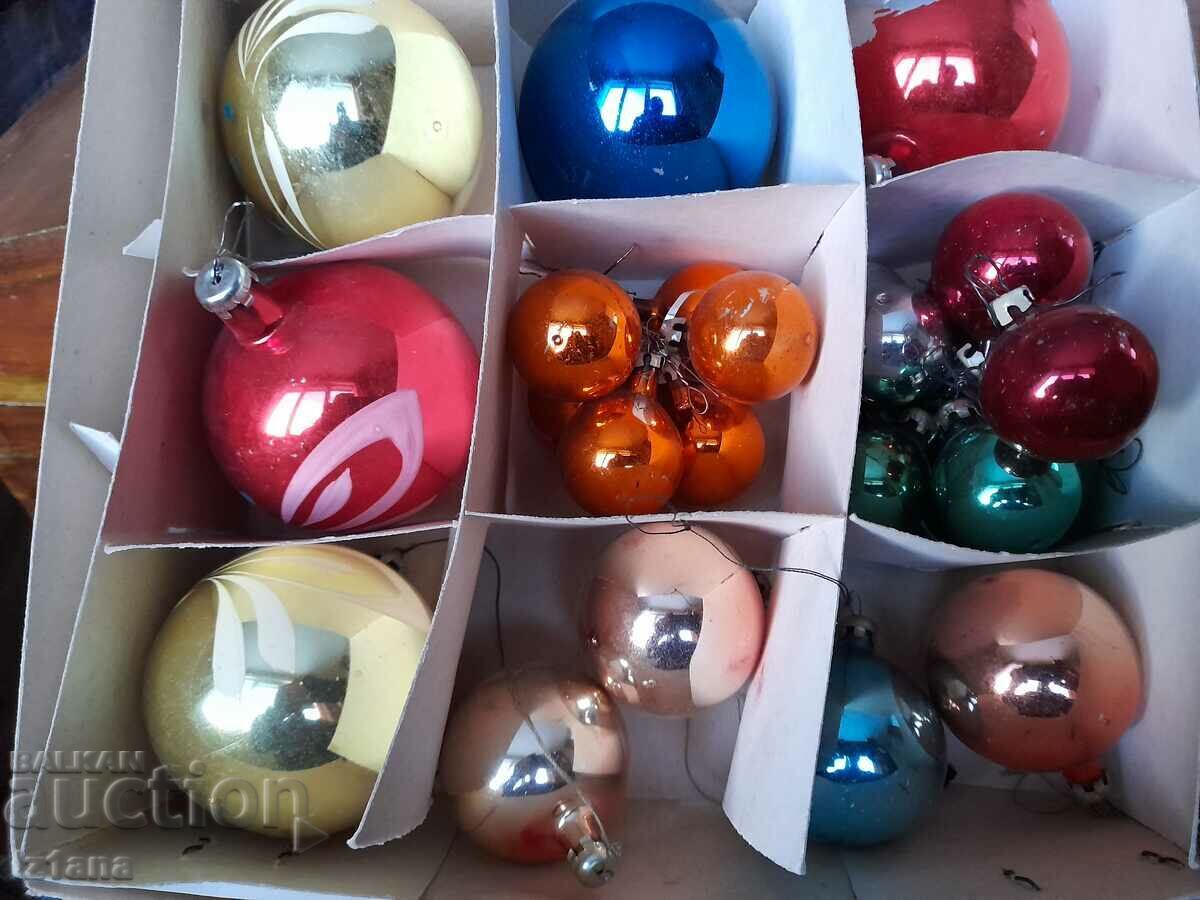 Delivery of Christmas toy, Christmas tree toys, Christmas tree ornament Delivery of Christmas toy, Christmas tree toys, Christmas tree ornament