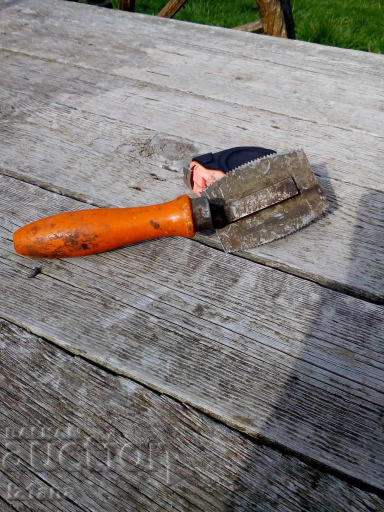 Old beekeeping tool - 7 Old beekeeping tool - 7