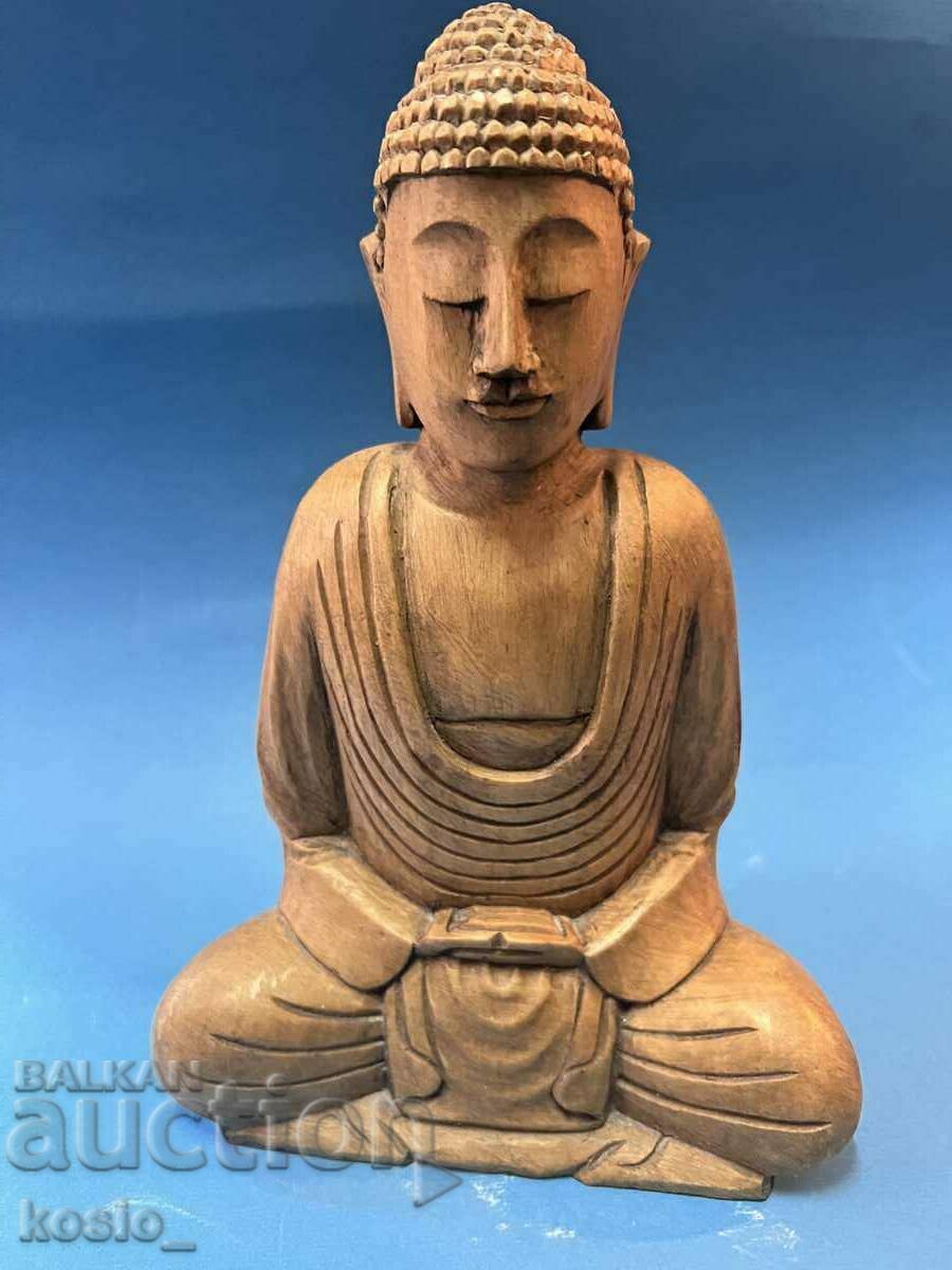 Statuia lui Buddha din lemn