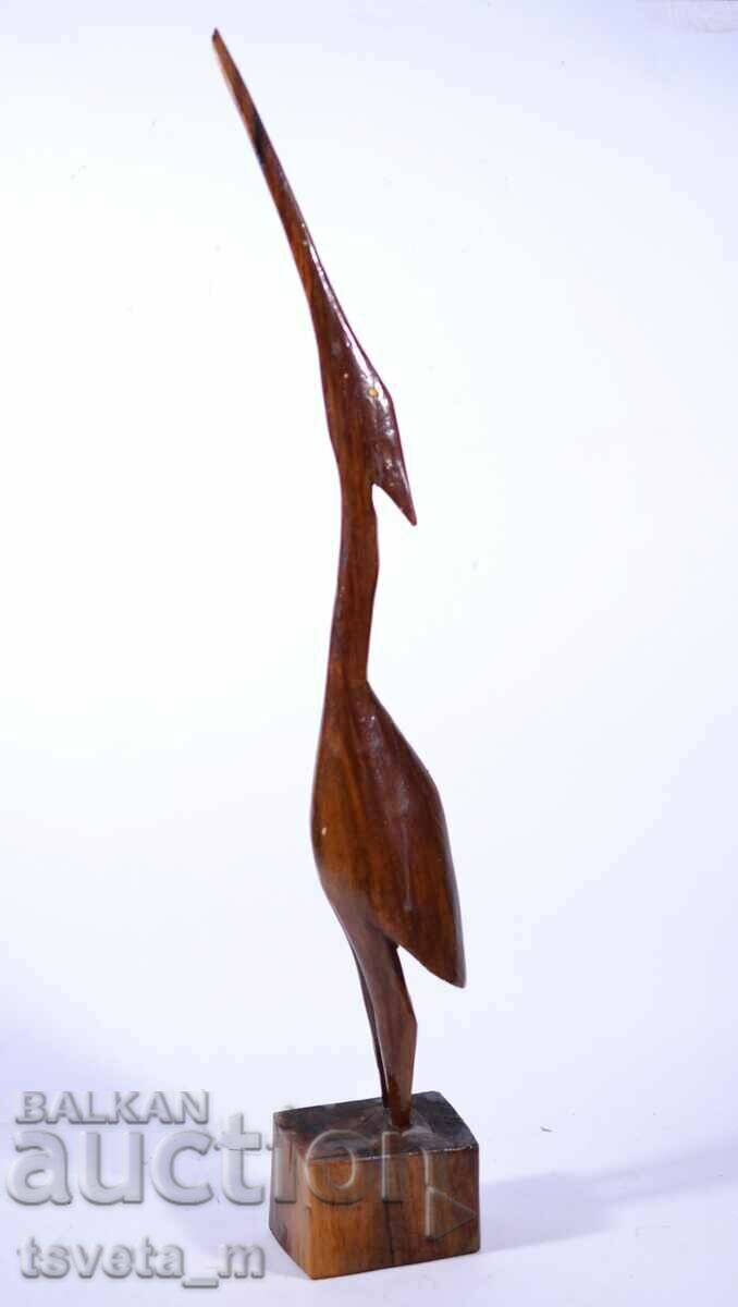 голяма дървена фигура на птица, ръчна изработка