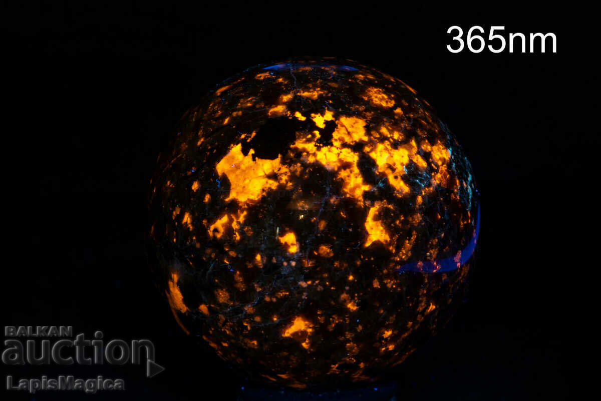 Fluorescent Sodalite Sphere 61,5mm #5