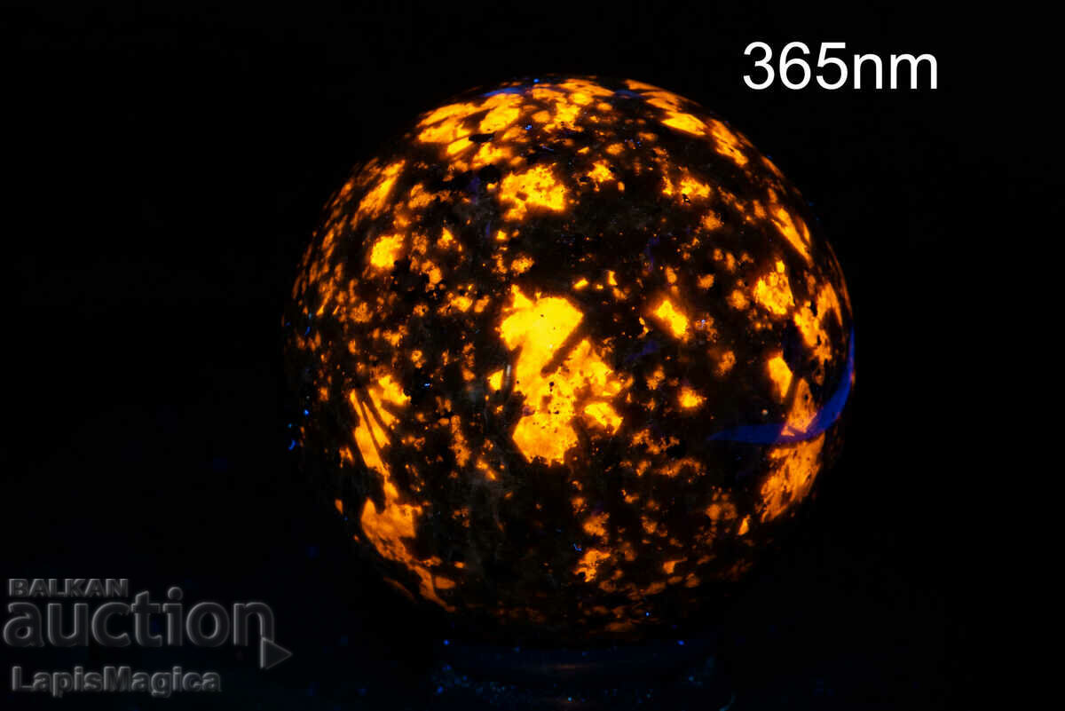 Флуоресцентен содалит сфера 60mm #6