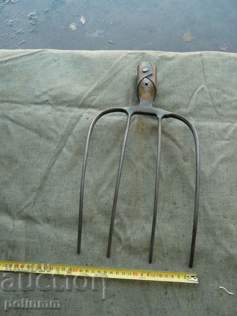 Old wrought iron cottage with price 50.00 BGN | € 25.56 Old wrought iron cottage with price 50.00 BGN | € 25.56