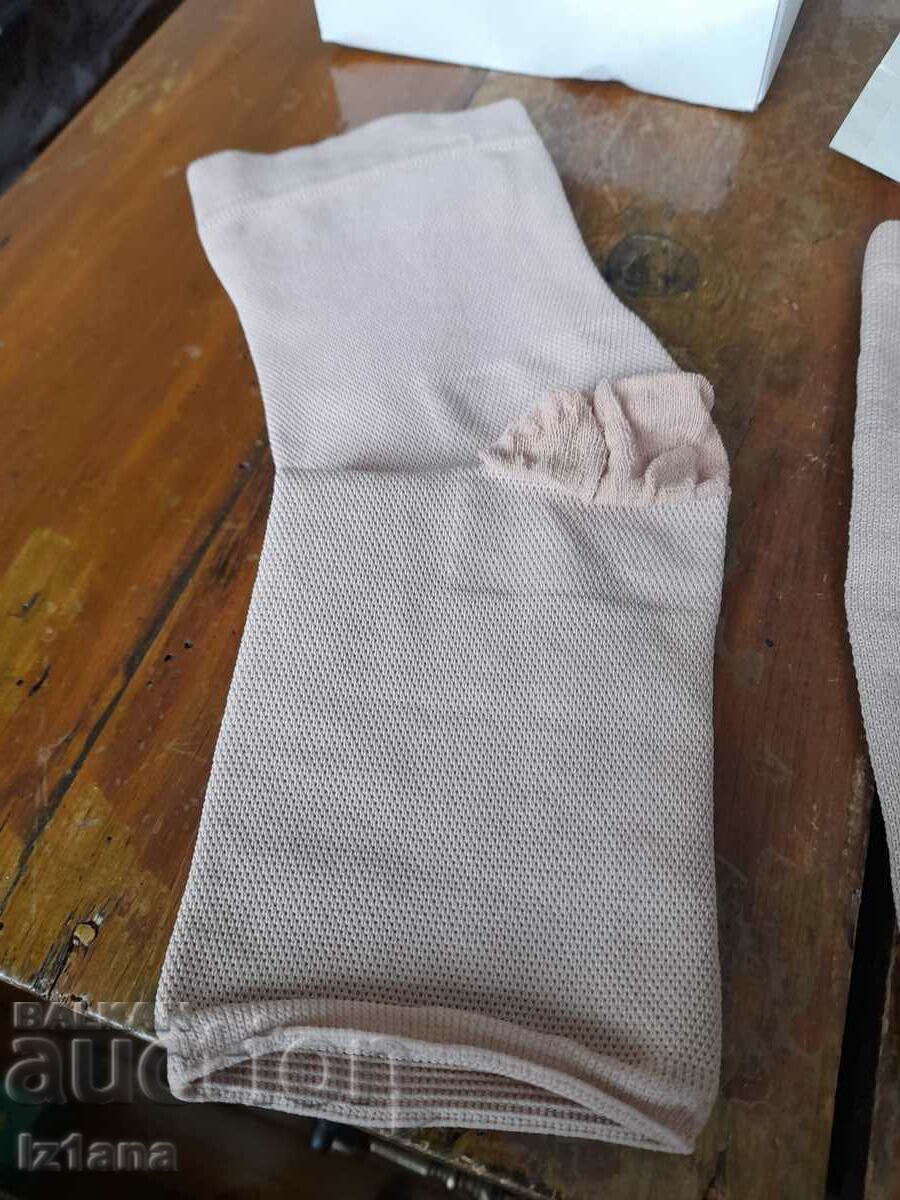 Livrarea Loana veche glezne și genunchiere Livrarea Loana veche glezne și genunchiere