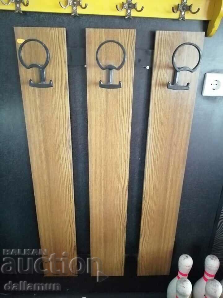 дървена закачалка за стена с цена 60.00 лв. | € 30.68 дървена закачалка за стена с цена 60.00 лв. | € 30.68