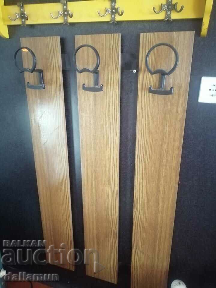 Аукцион дървена закачалка за стена Аукцион дървена закачалка за стена