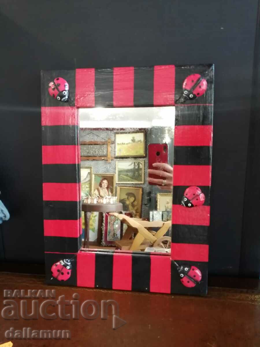 огледало за стена с дървена рамка с цена 18.00 лв. | € 9.20 огледало за стена с дървена рамка с цена 18.00 лв. | € 9.20