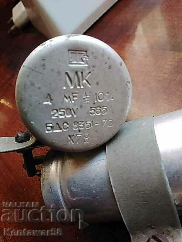Condensatoare MK 4 mF 250V - 2 bucăți Condensatoare MK 4 mF 250V - 2 bucăți
