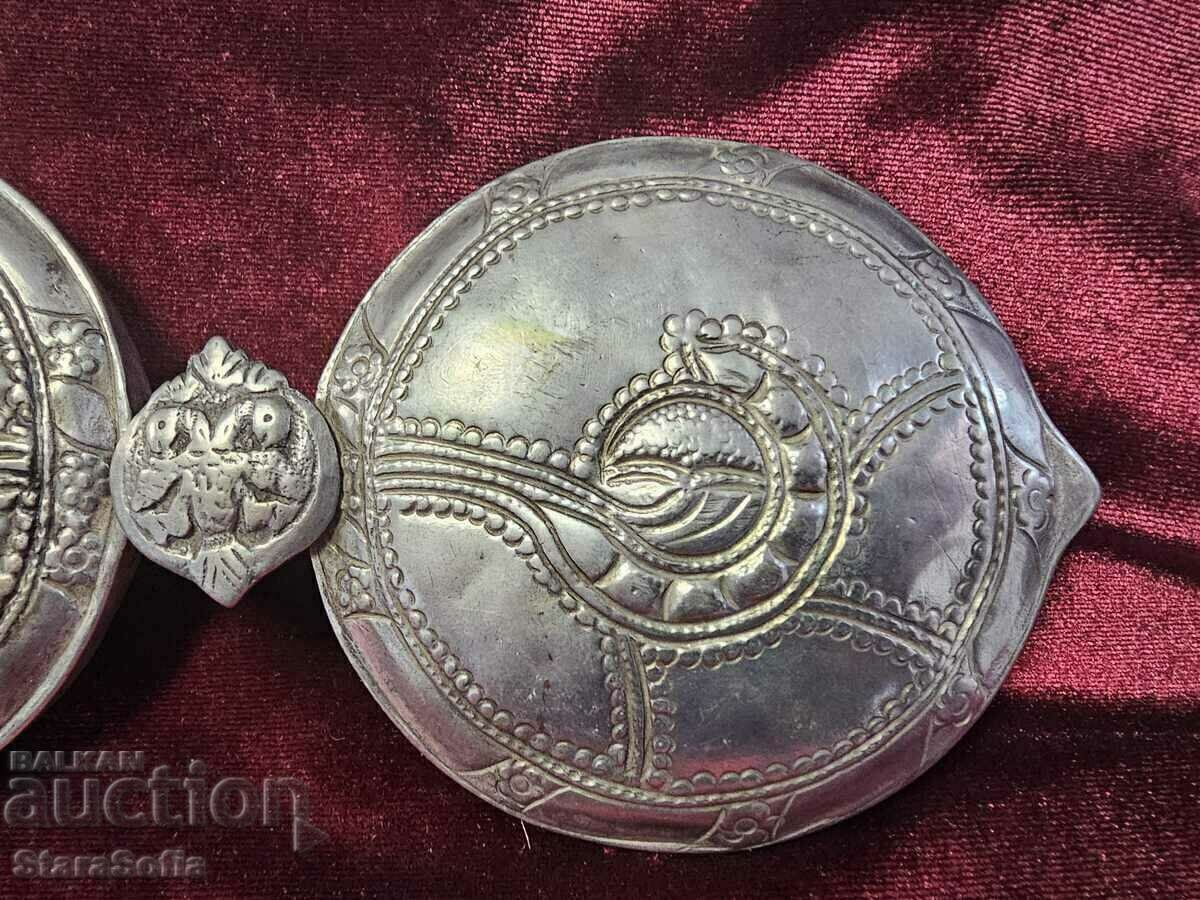 Доставка на ВЪЗРОЖДЕНСКИ СРЕБЪРНИ ПАФТИ 19 век. Доставка на ВЪЗРОЖДЕНСКИ СРЕБЪРНИ ПАФТИ 19 век.