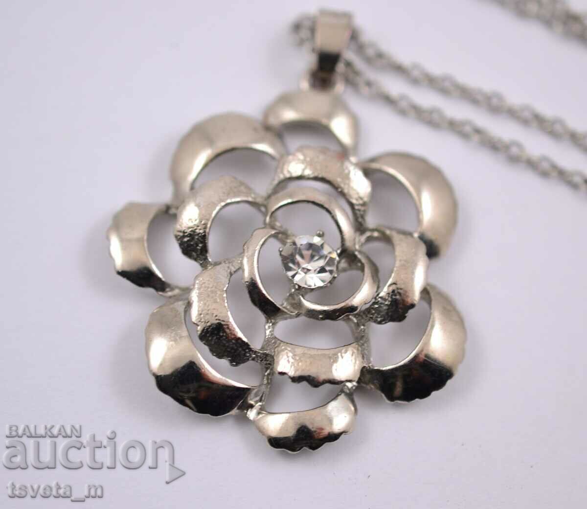 Necklace necklace with rose medallion with price 4.00 BGN | € 2.05 Necklace necklace with rose medallion with price 4.00 BGN | € 2.05