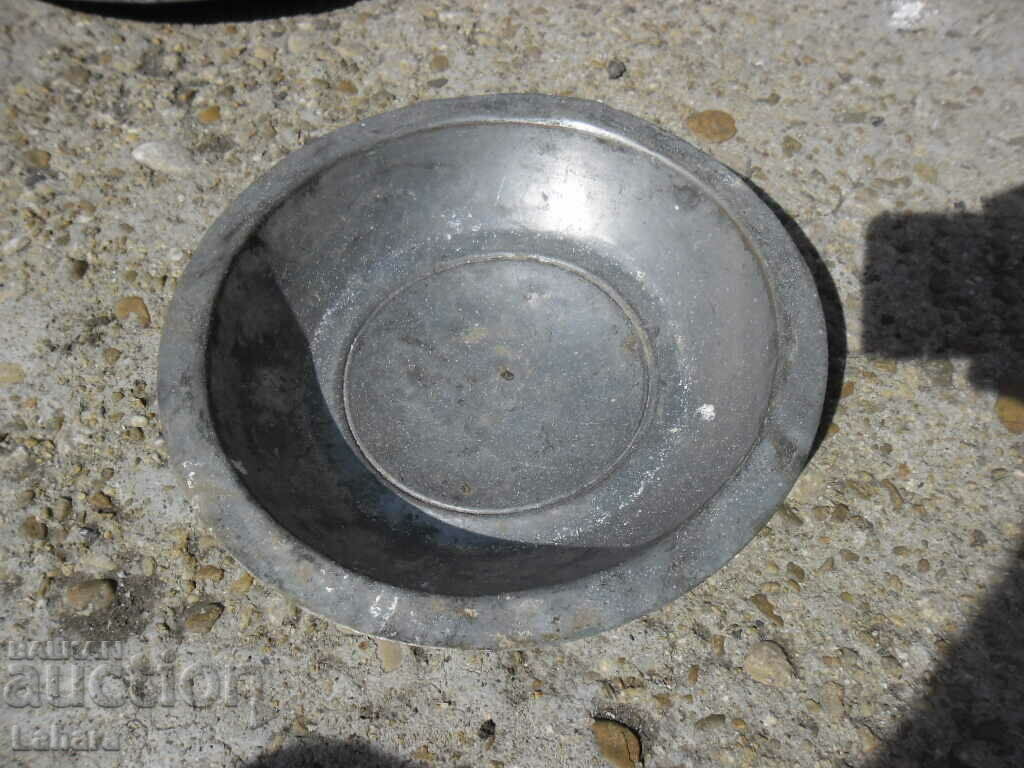 Старинна бакърена чиния