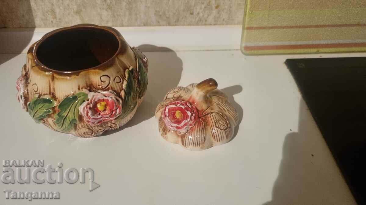 Χαριτωμένο πορσελάνινο κουτί με τιμή 10.00 BGN | € 5.11 Χαριτωμένο πορσελάνινο κουτί με τιμή 10.00 BGN | € 5.11