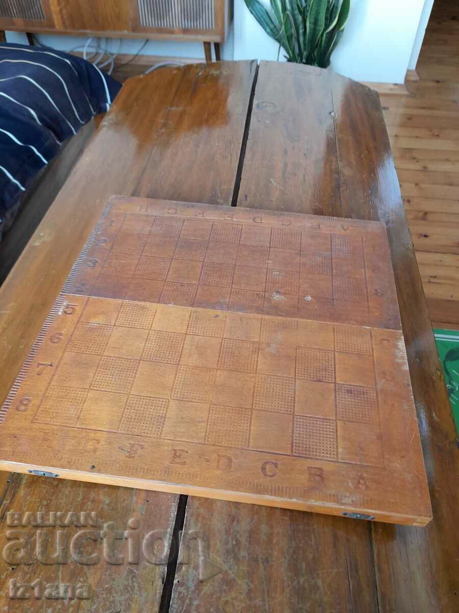 Delivery of Old chess Delivery of Old chess