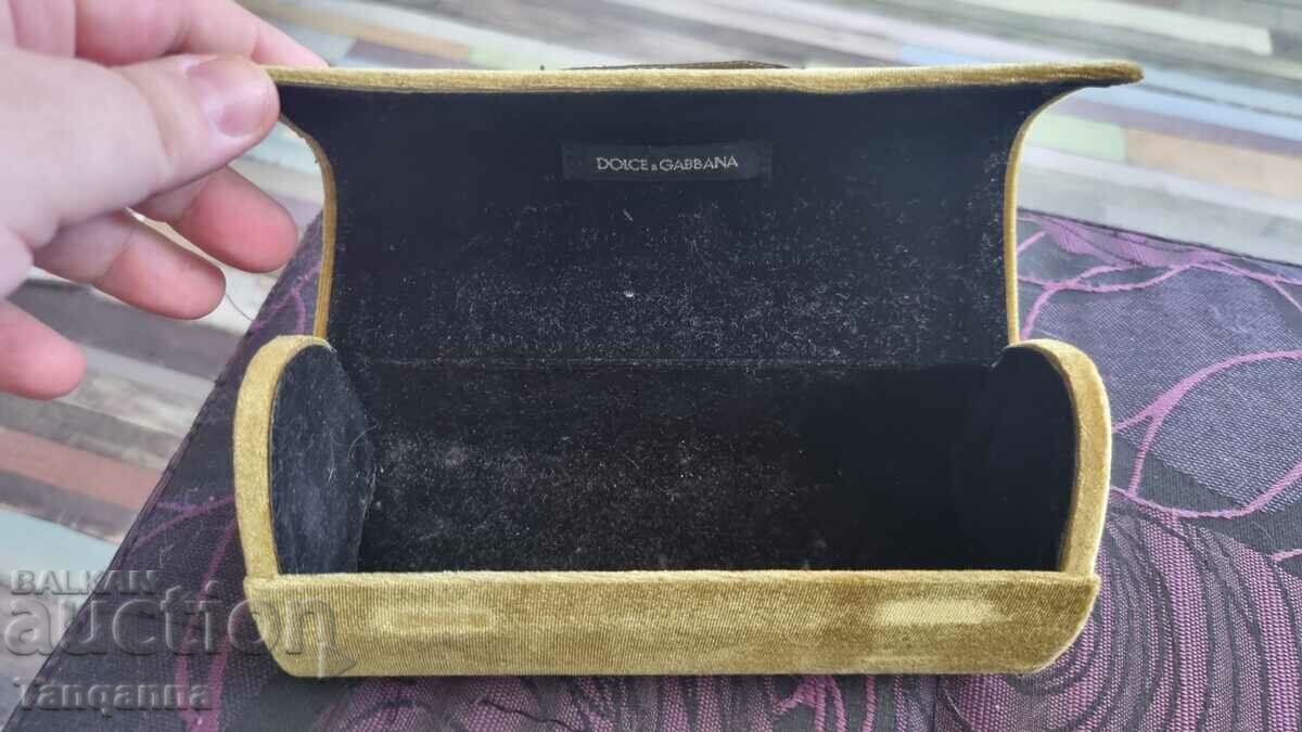 Γνήσια θήκη για γυαλιά με τιμή 30.00 BGN | € 15.34