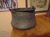 Large copper and massive cauldron 25/22 cm.