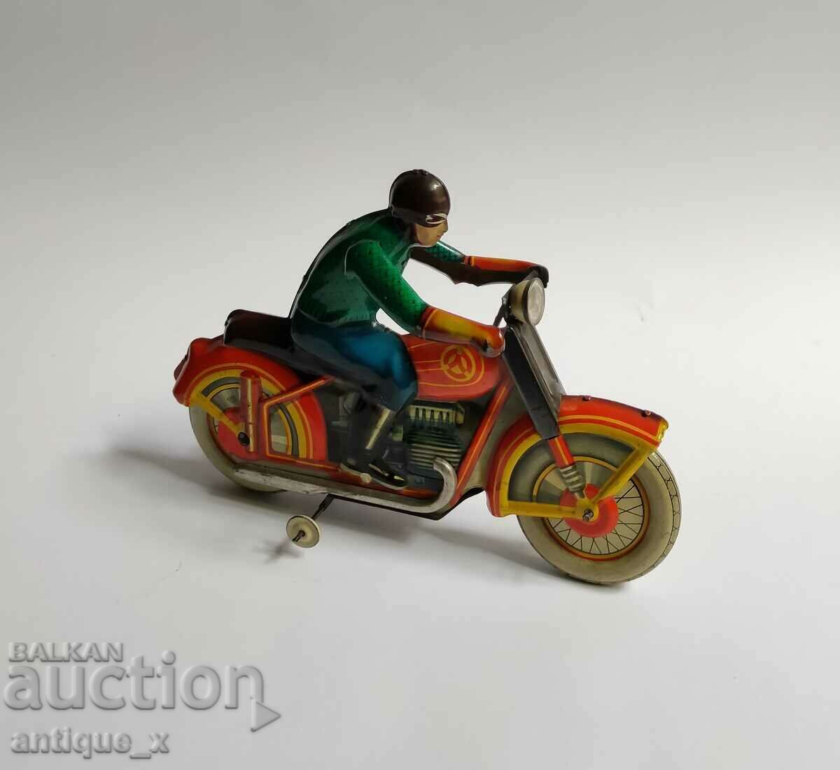 Jucărie veche din metal social rusesc - motociclist - cu cheie