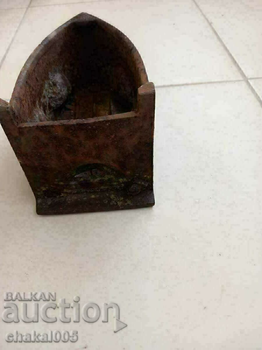 An old iron on fire with price 15.00 BGN | € 7.67