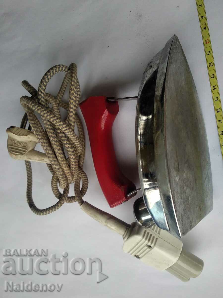 Аукцион Малка стара ютия работи Аукцион Малка стара ютия работи