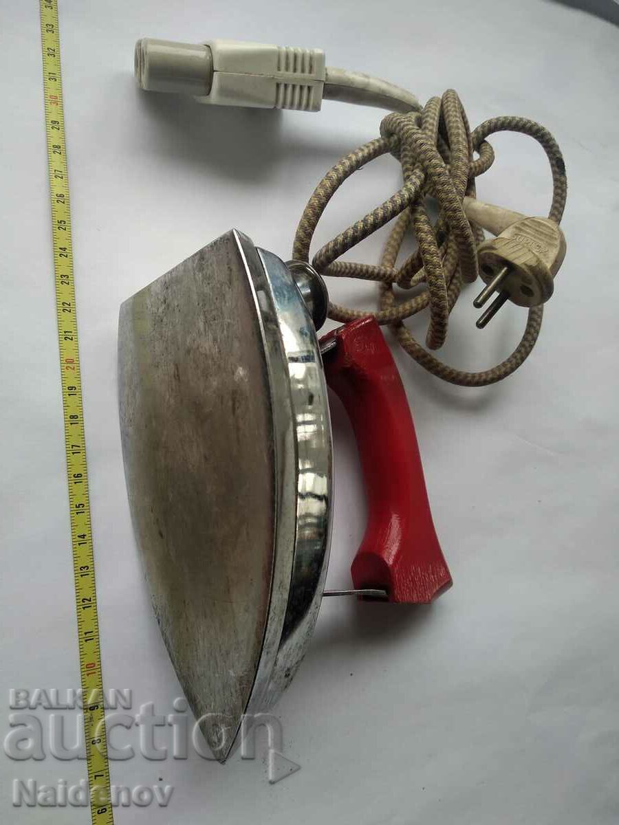 Малка стара  ютия работи