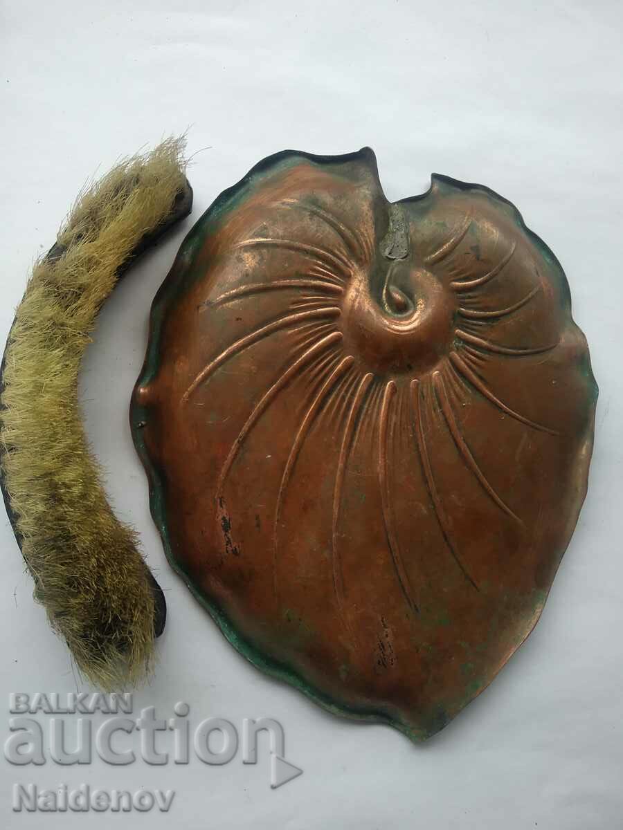 Very old copper spatula and table brush with price 30.00 BGN | € 15.34 Very old copper spatula and table brush with price 30.00 BGN | € 15.34