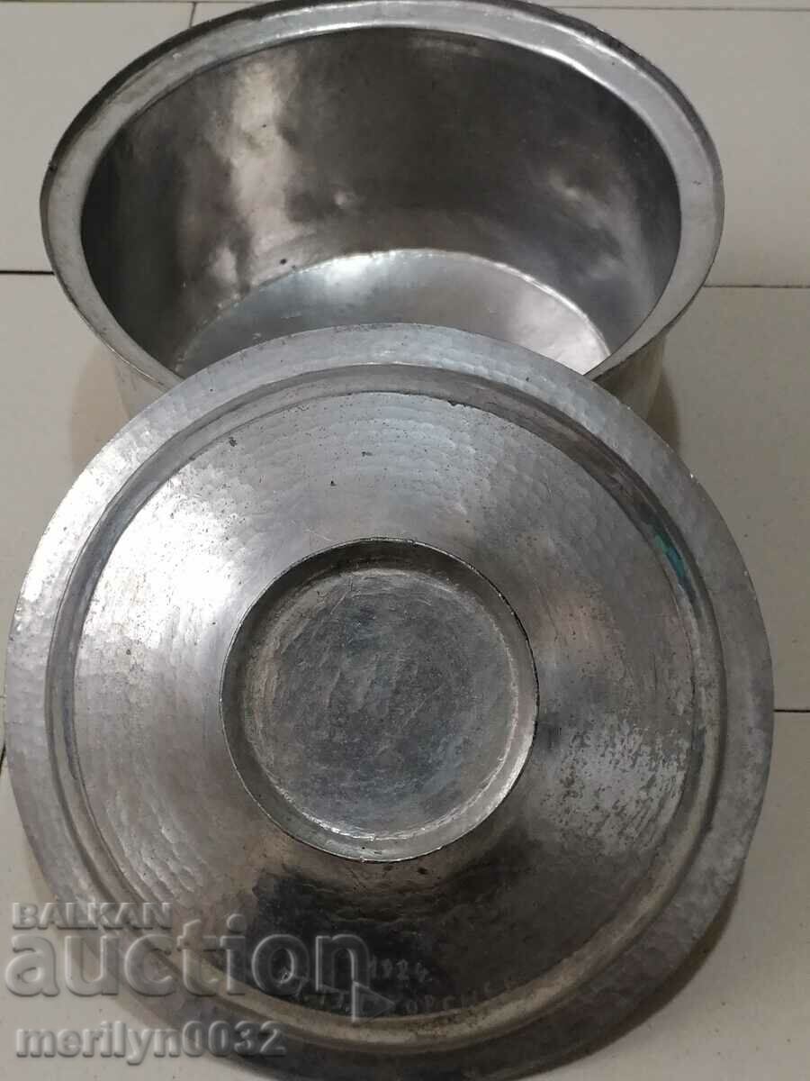 Delivery of Old tin pot, copper pot with lid Delivery of Old tin pot, copper pot with lid