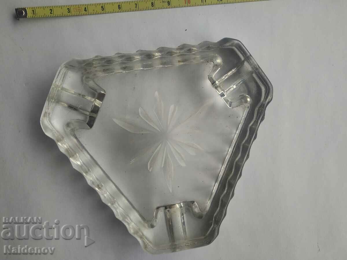 Crystal ashtray early social with price 9.99 BGN | € 5.11