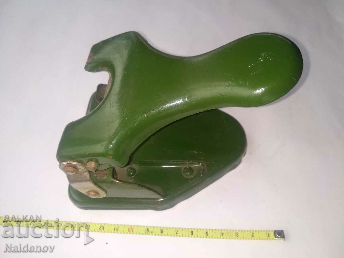 Perforator for paper TPK Ivan Cholev with price 10.00 BGN | € 5.11 Perforator for paper TPK Ivan Cholev with price 10.00 BGN | € 5.11