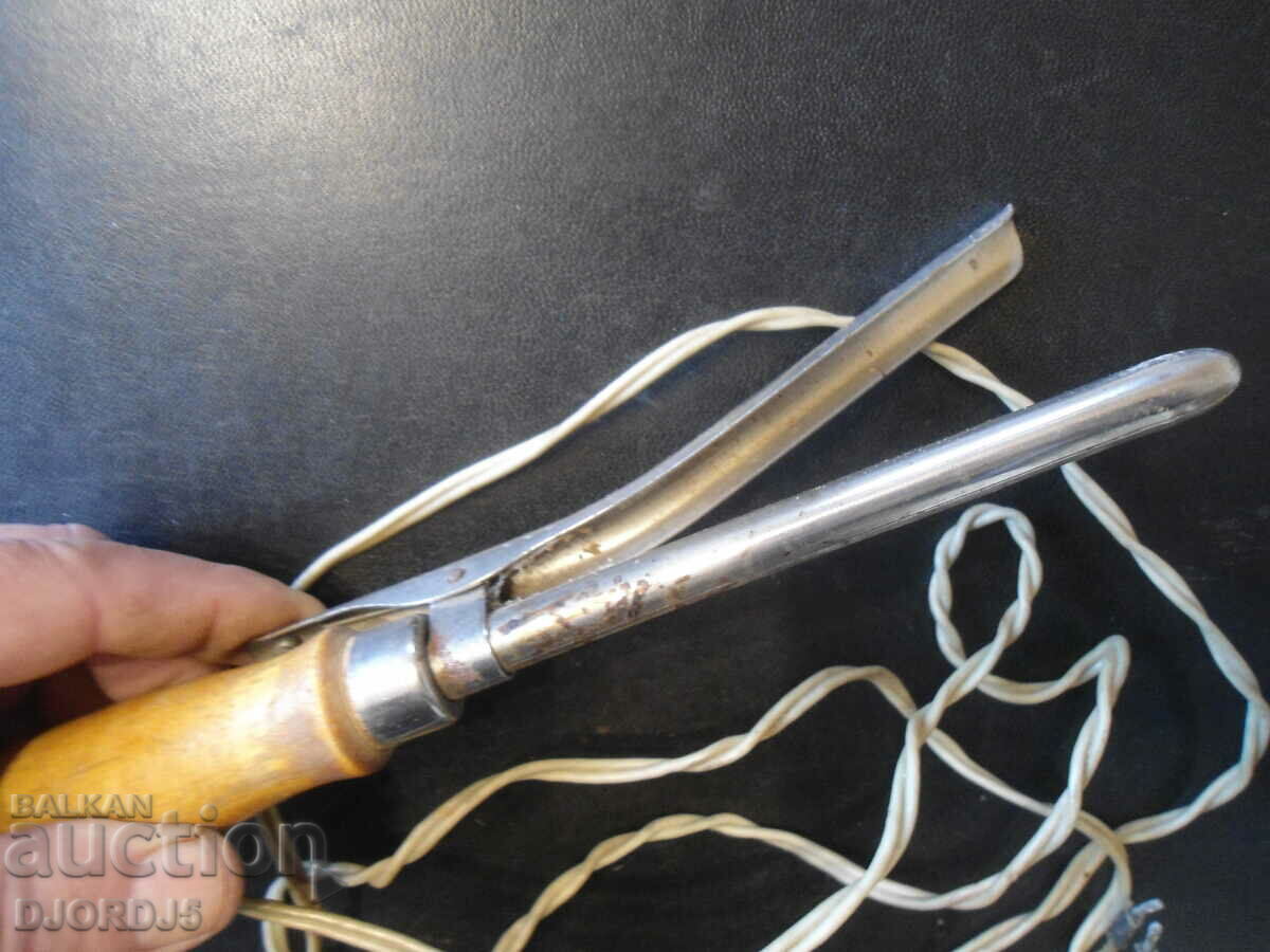 Auction  Old tool, tongs