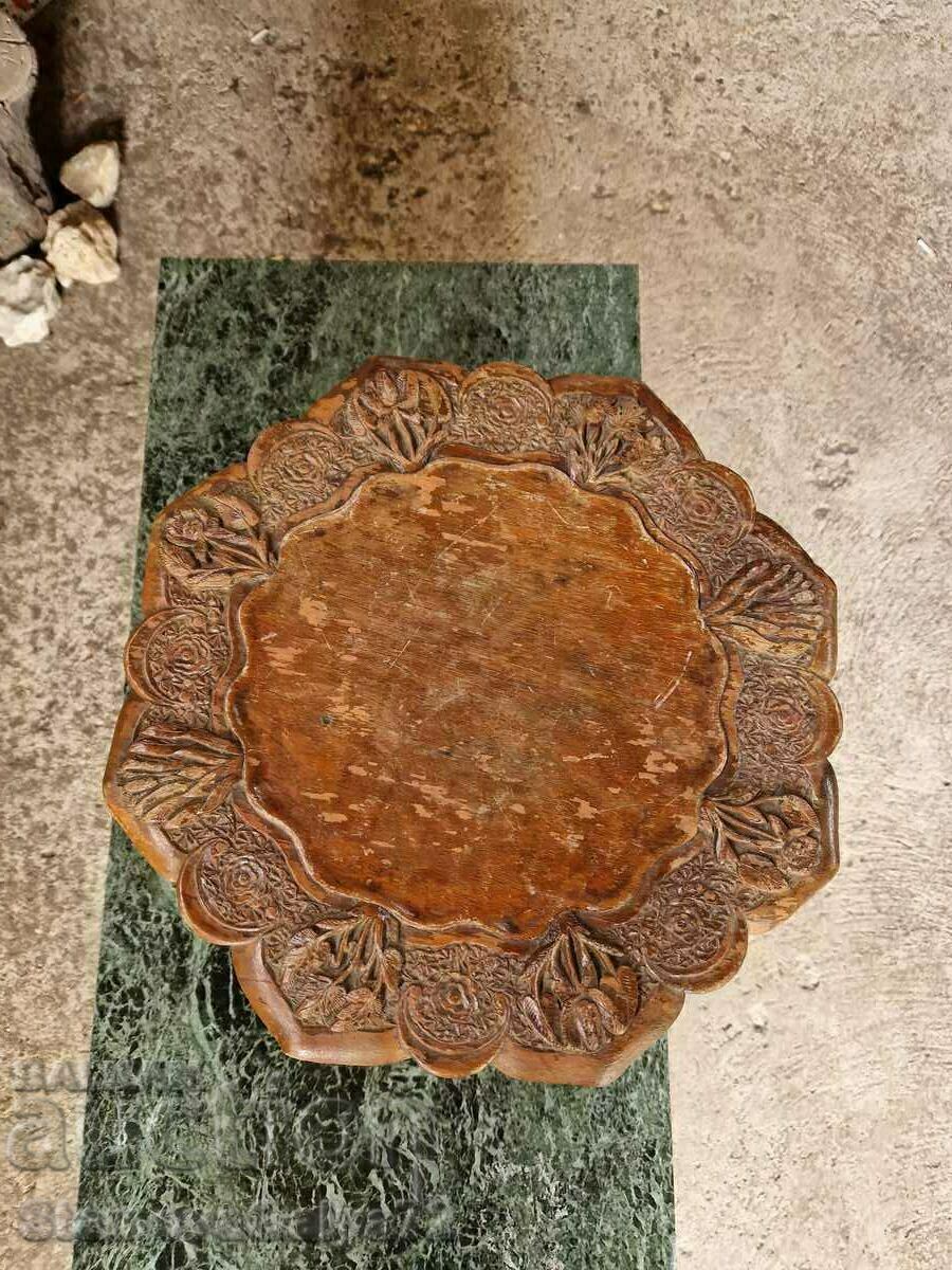 Beautiful antique table with wood carving - 7