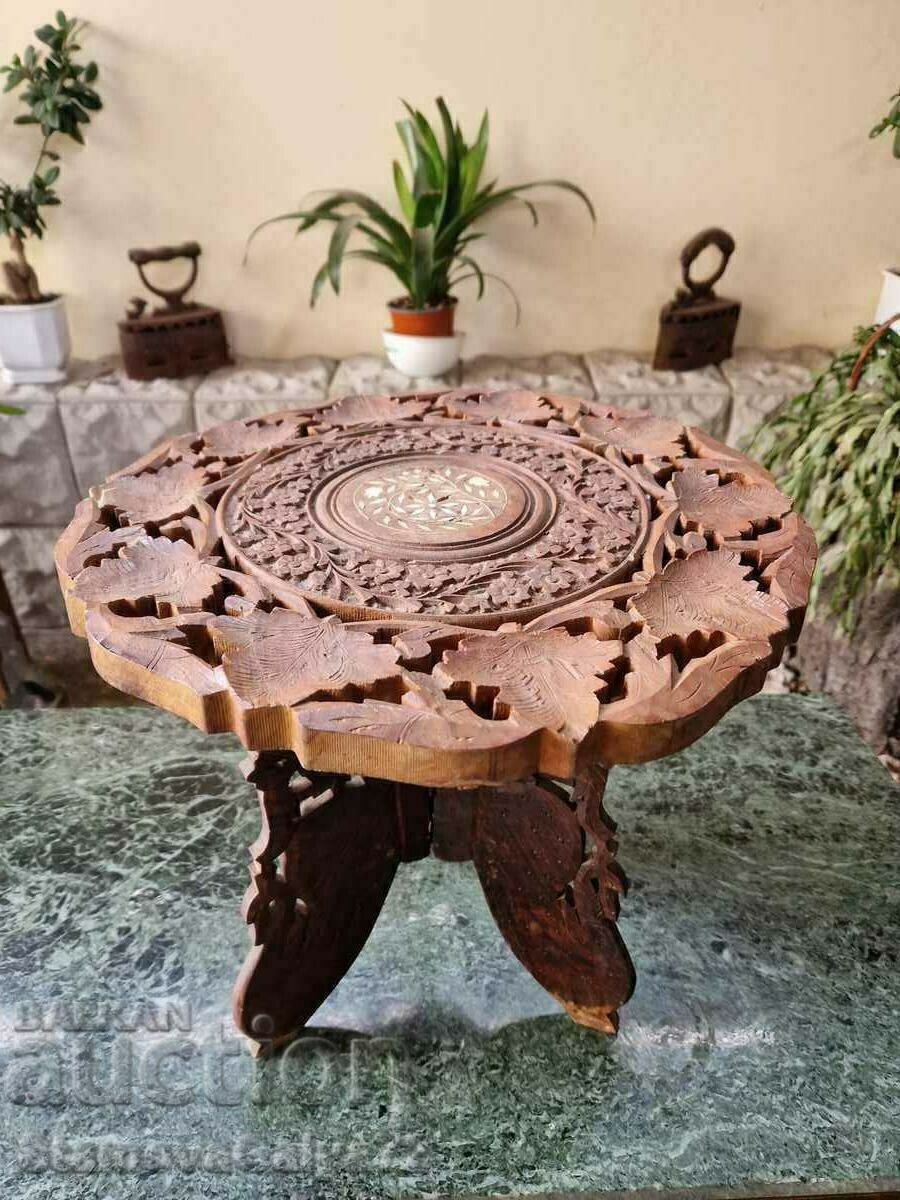 Veche și frumoasă măsuță de cafea antică cu preț 99.00 BGN | € 50.62 Veche și frumoasă măsuță de cafea antică cu preț 99.00 BGN | € 50.62