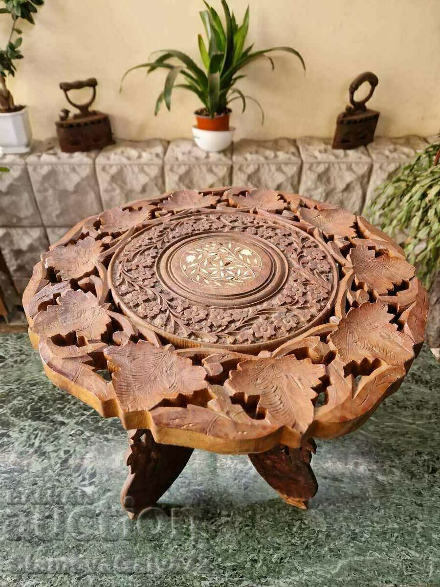 Licitație Veche și frumoasă măsuță de cafea antică Licitație Veche și frumoasă măsuță de cafea antică