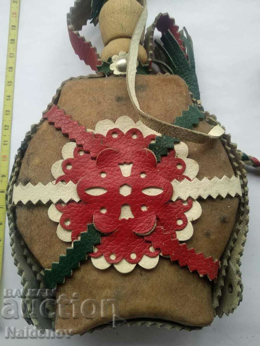 Carcasă veche din piele din lemn Kuker cu preț 70.00 BGN | € 35.79 Carcasă veche din piele din lemn Kuker cu preț 70.00 BGN | € 35.79