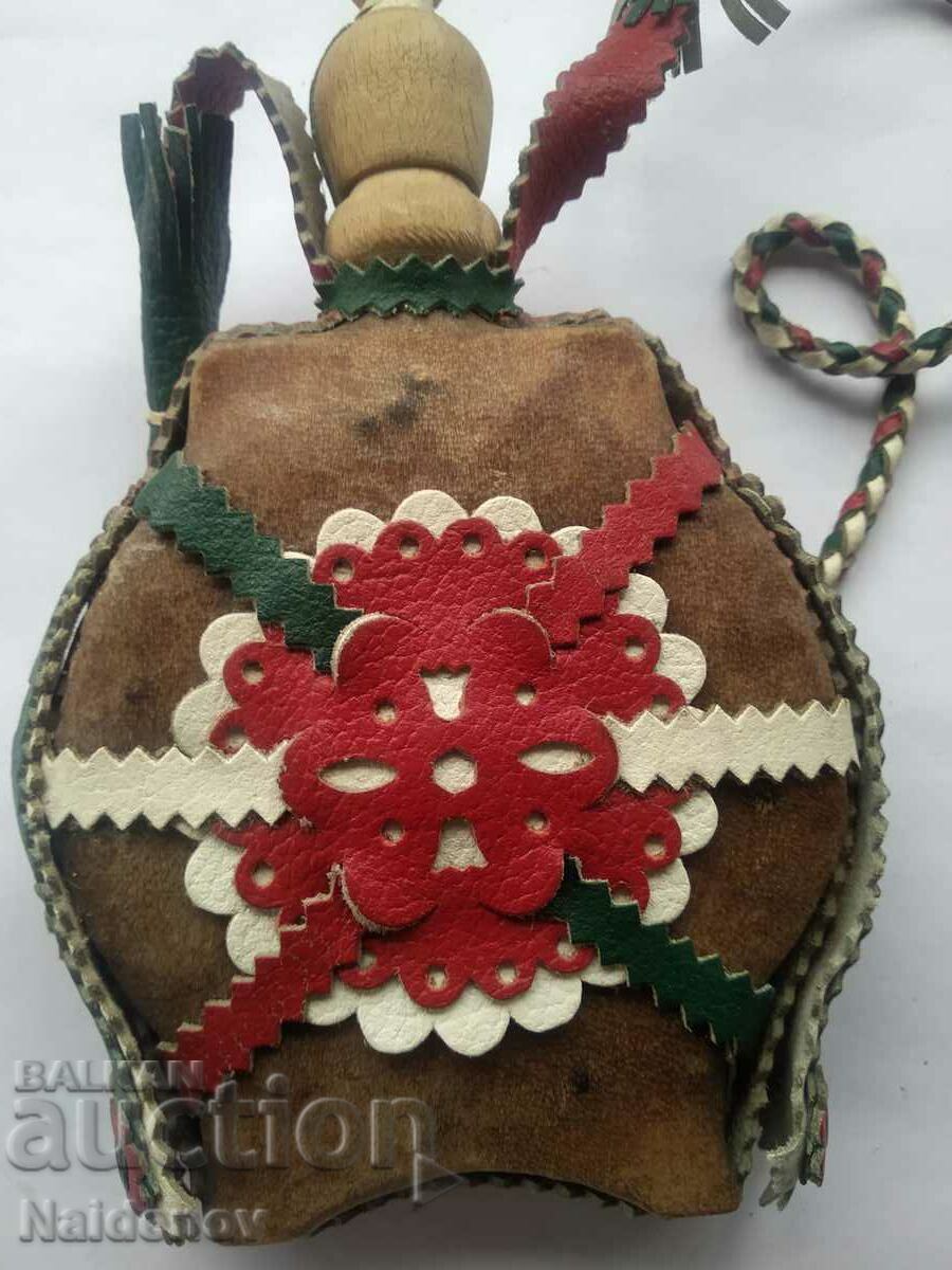 Licitație Carcasă veche din piele din lemn Kuker Licitație Carcasă veche din piele din lemn Kuker