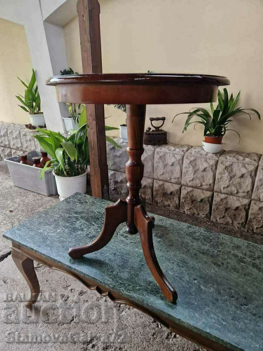 O masă antică frumoasă din lemn - 5