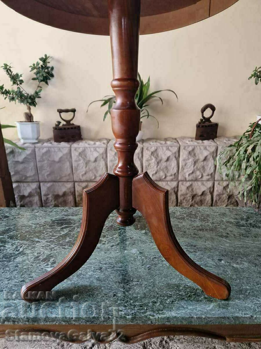 O masă antică frumoasă din lemn - 6