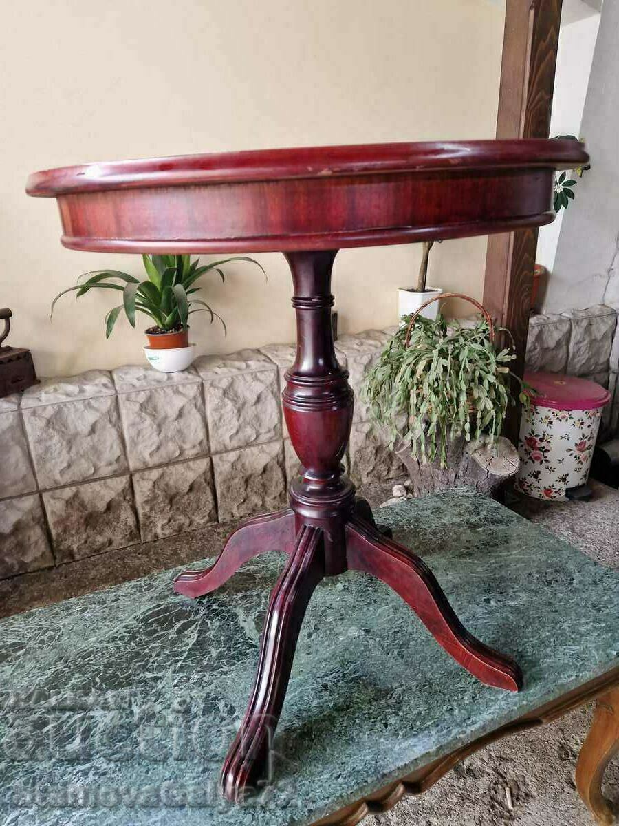 Παράδοση Ένα υπέροχο ξύλινο βοηθητικό τραπέζι αντίκα Παράδοση Ένα υπέροχο ξύλινο βοηθητικό τραπέζι αντίκα