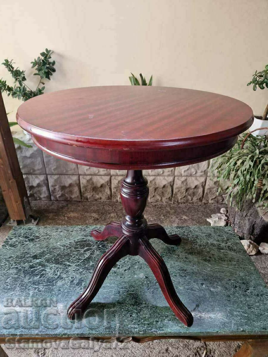 Ένα υπέροχο ξύλινο βοηθητικό τραπέζι αντίκα Ένα υπέροχο ξύλινο βοηθητικό τραπέζι αντίκα