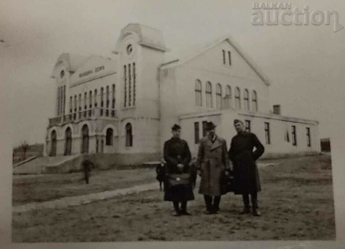 MACEDONIA KUMANOVO JUNASHKI DOM "YUNAK" 1942 PHOTO with price 12.00 BGN | € 6.14 MACEDONIA KUMANOVO JUNASHKI DOM "YUNAK" 1942 PHOTO with price 12.00 BGN | € 6.14