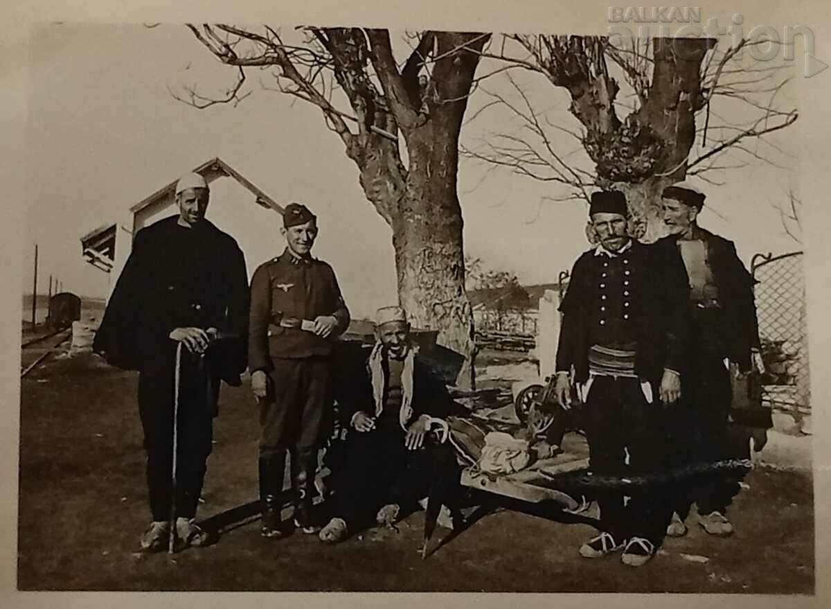 MACEDONIA/KUMANOVO ARNAUT GERMAN SOLDIER 1941 PHOTO with price 40.00 BGN | € 20.45 MACEDONIA/KUMANOVO ARNAUT GERMAN SOLDIER 1941 PHOTO with price 40.00 BGN | € 20.45