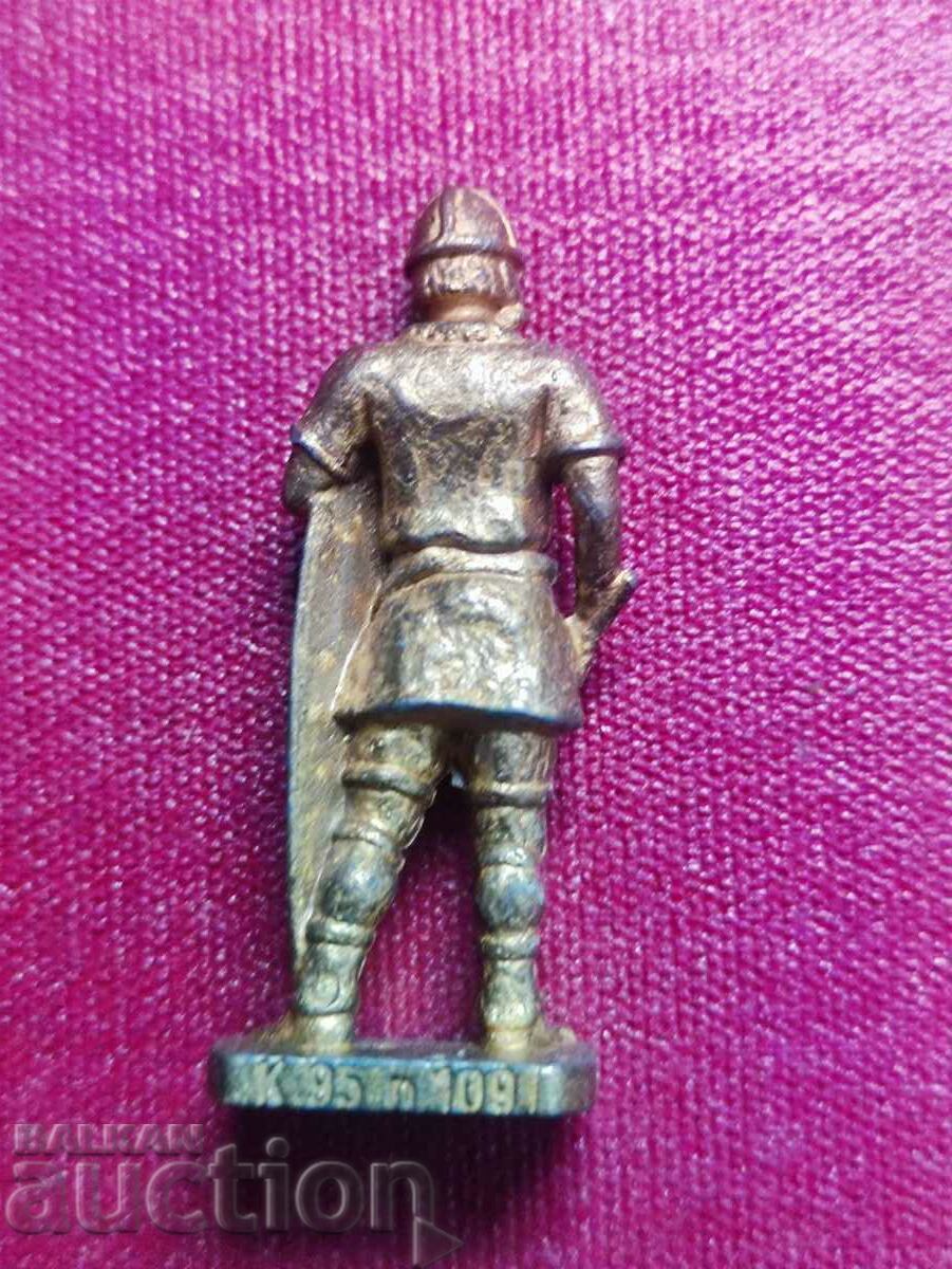 Kinder soldier Hungarian with price 12.00 BGN | € 6.14 Kinder soldier Hungarian with price 12.00 BGN | € 6.14