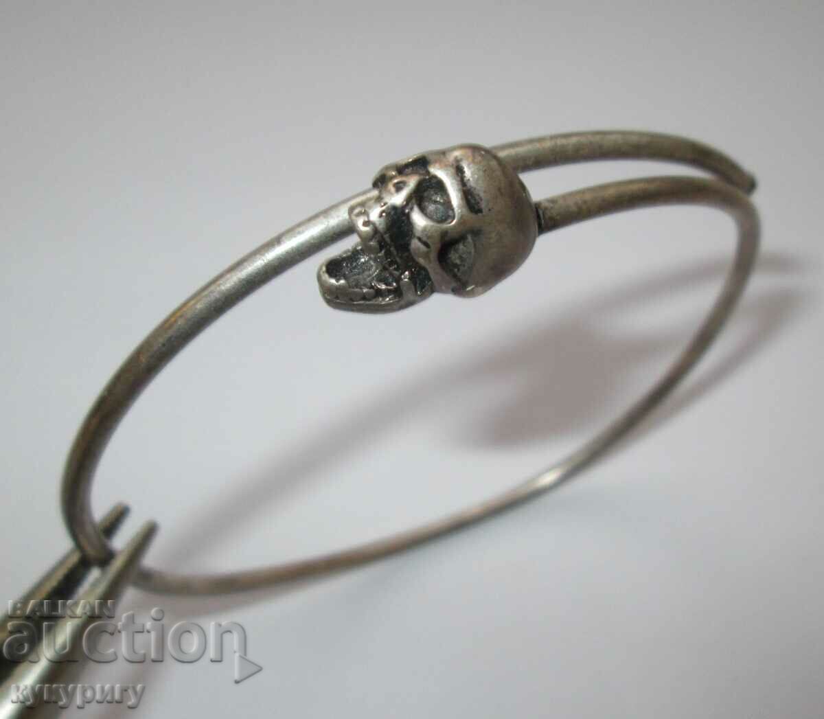 Old round skull bracelet with price 20.00 BGN | € 10.23 Old round skull bracelet with price 20.00 BGN | € 10.23