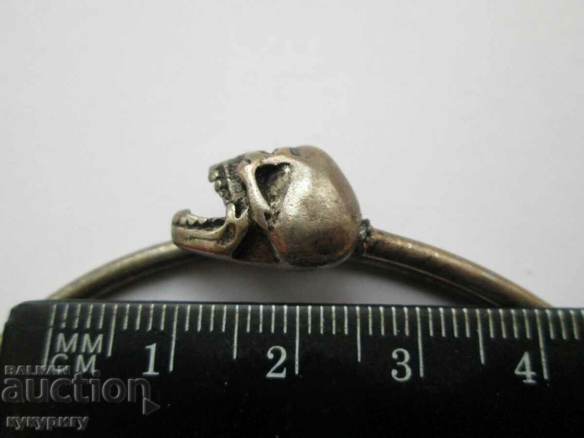 Delivery of Old round skull bracelet Delivery of Old round skull bracelet