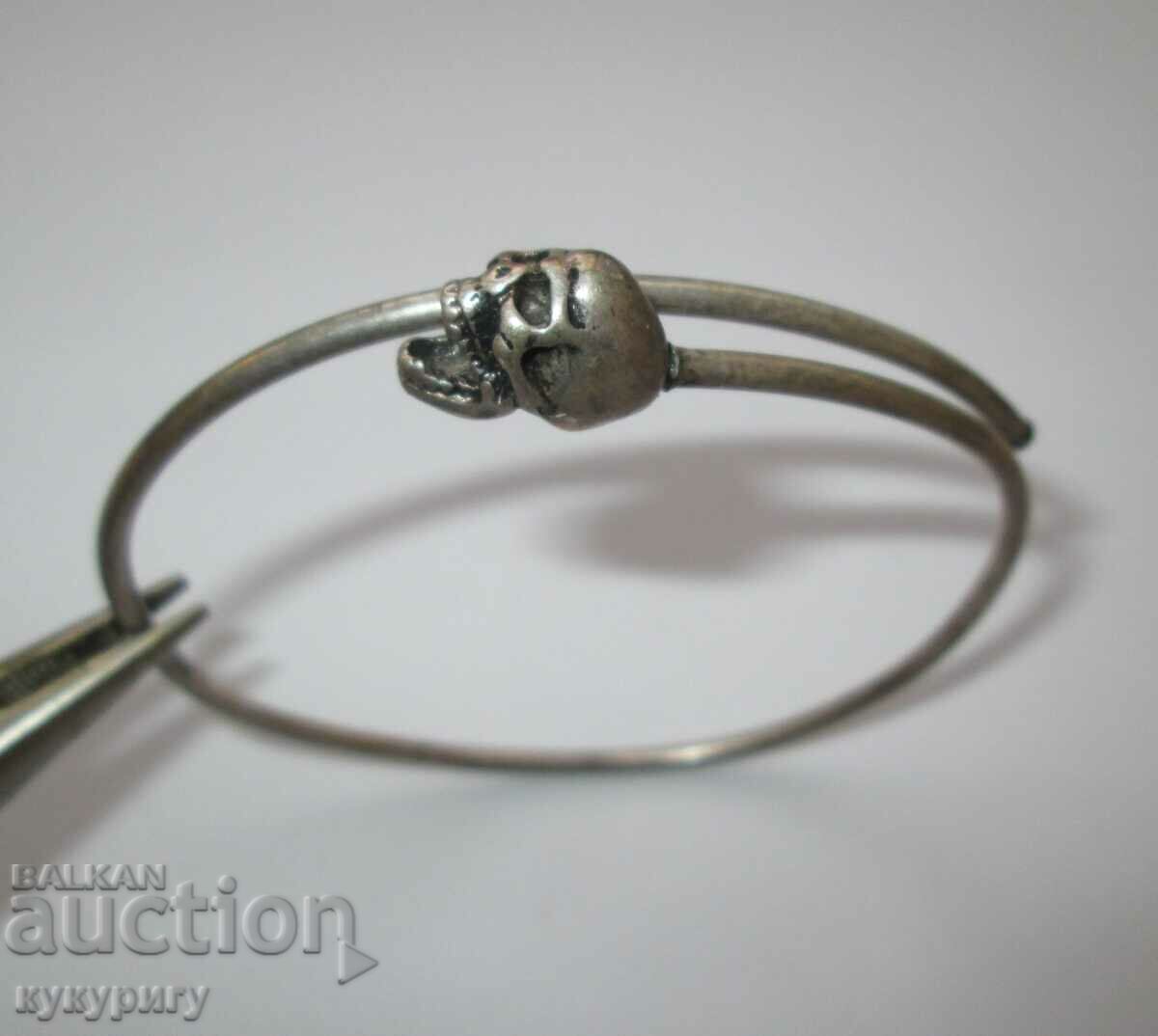 Old round skull bracelet