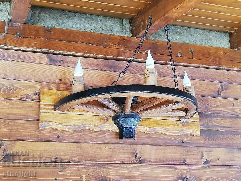 Lampă de perete etno realizată manual - aplice din roata de cărucior