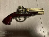 Replica pistolului cu cremene din 1881