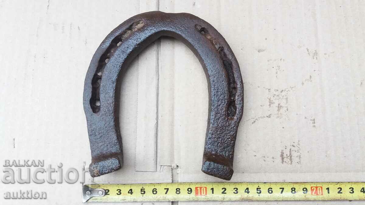 Auction  SOLID FORGED HORSESHOE