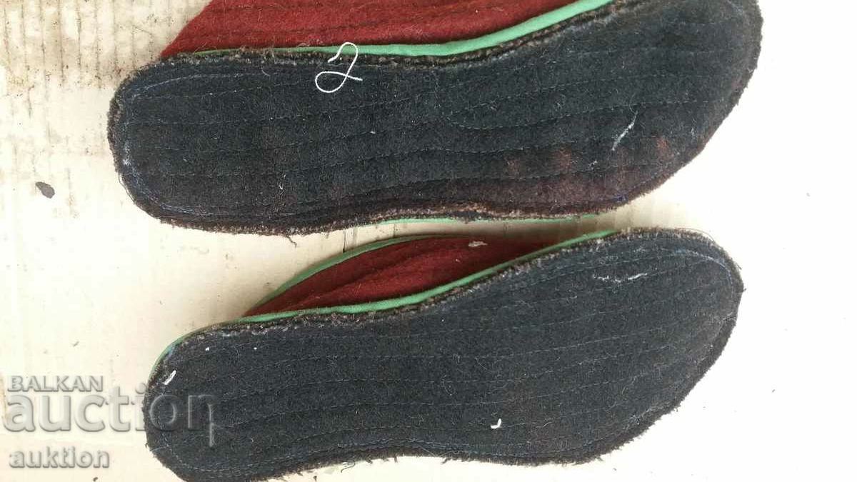 OLD DOMESTIC SLIPPERS, SLIPPERS - 7 OLD DOMESTIC SLIPPERS, SLIPPERS - 7