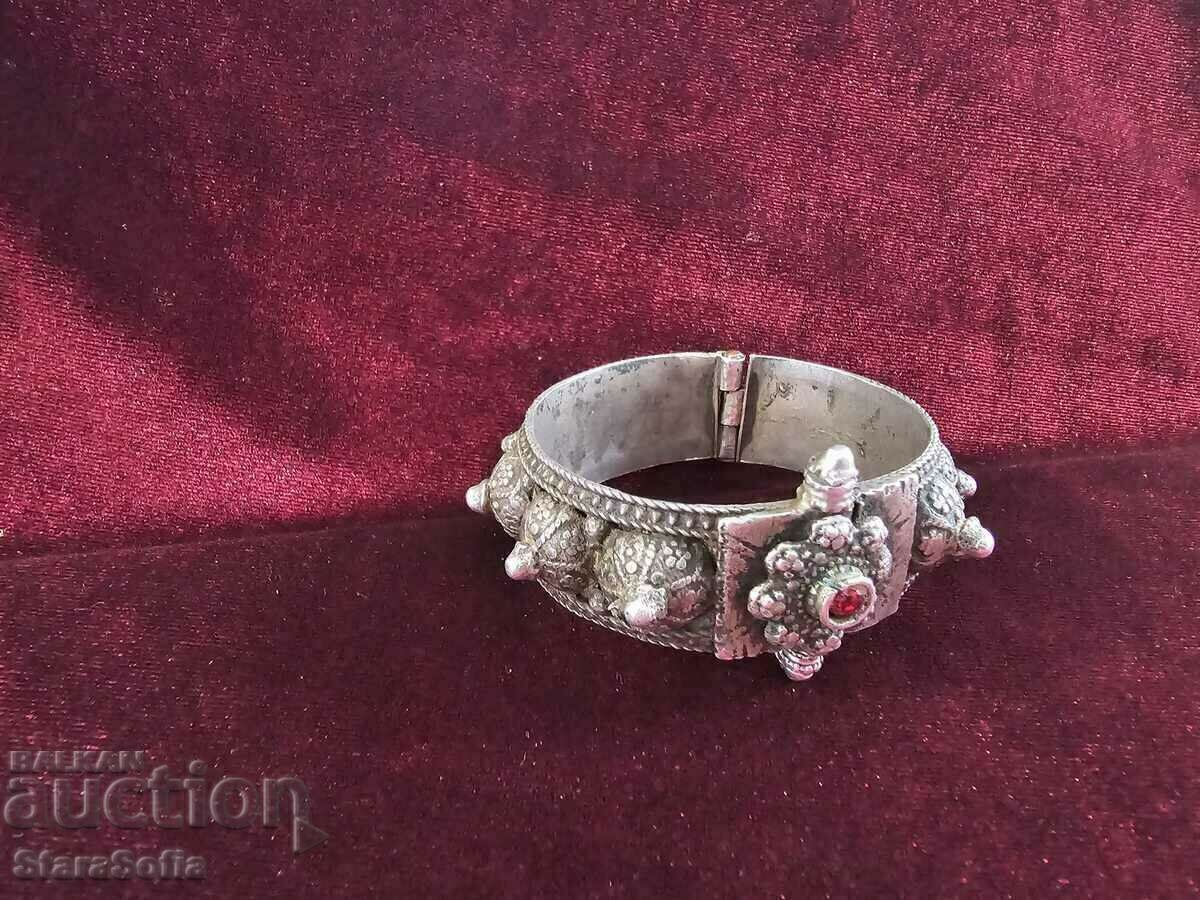 SILVER RENAISSANCE BRACELET.