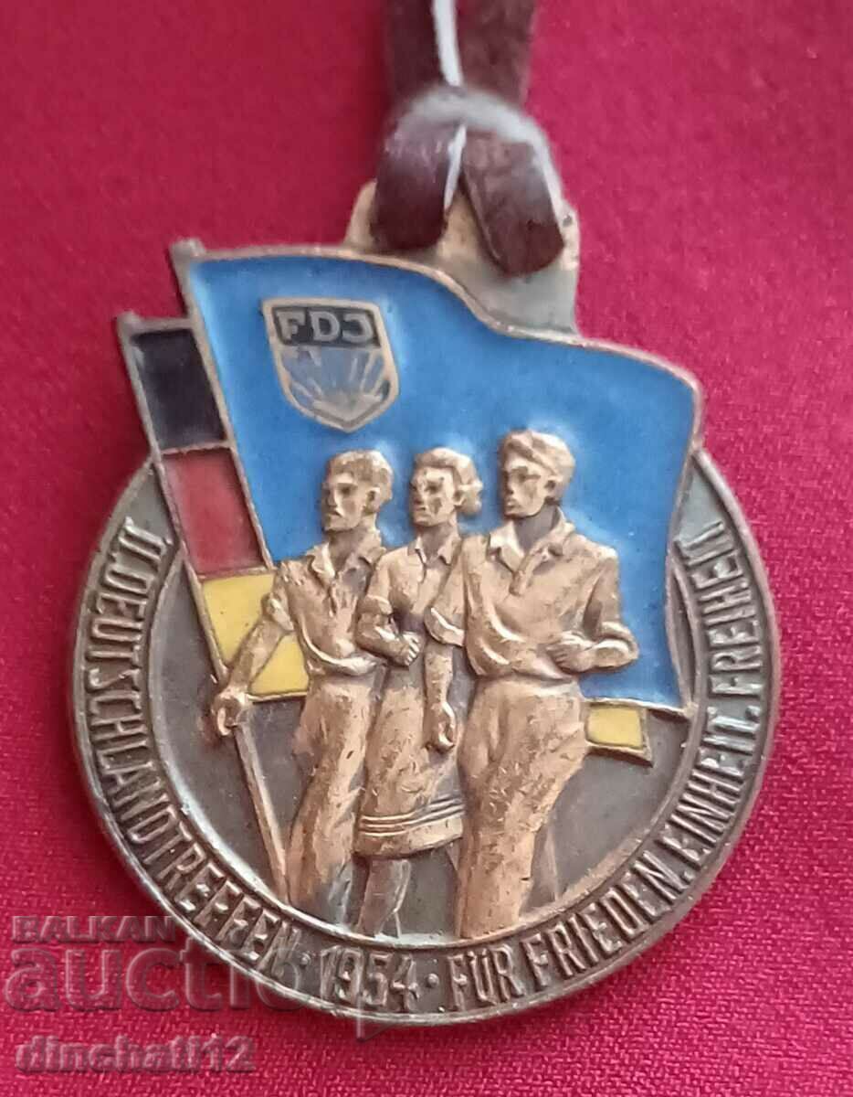 DDR Abzeichen FDJ zweites Deutschlandtreffen 1954 with price 32.00 BGN | € 16.36